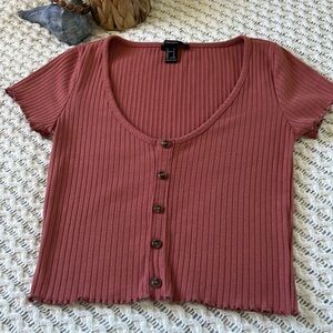 Lettuce Edge Ribbed Top with Wood Look Buttons in Rusty Rose | Juniors S